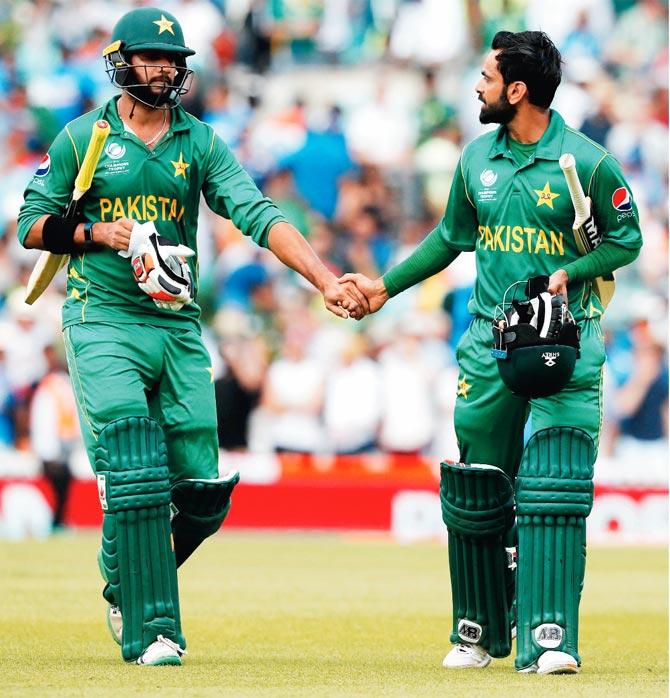Imad Wasim and Mohammad Hafeez finished in style, putting on 71 in 7.3 overs