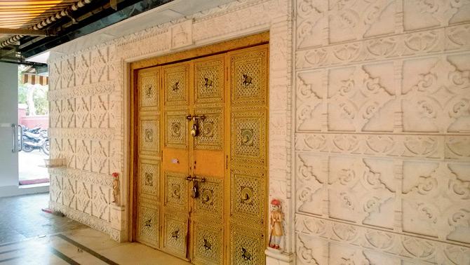 The thefts occurred in the Jain temple located on Jain Patan Mandal Marg, Churchgate