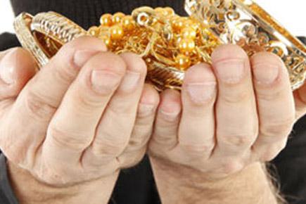 2 burglars arrested with jewellery worth Rs 40 lakh