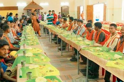 Kochi Metro Rail Corporation treats construction workers to lunch