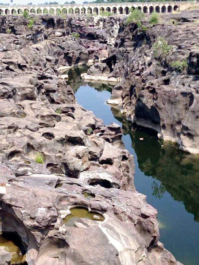 Rock depressions created by Kukadi river