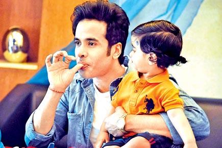 Tusshar Kapoor reveals the first word his son Laksshya uttered