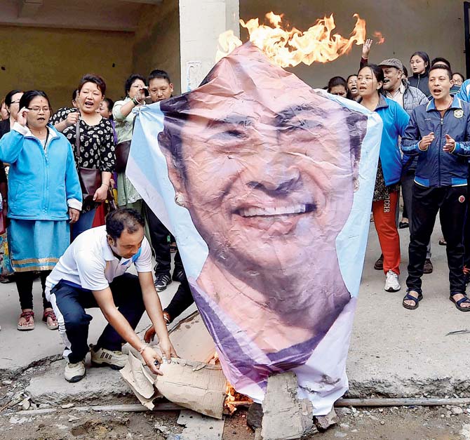 GJM supporters burn an effigy of West Bengal Chief Minister Mamata Banerjee. Pic/PTI