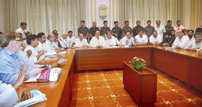Ministers and farmer leaders during the meeting held at Sahyadri Guest House on Sunday. Pic/Suresh Karkera