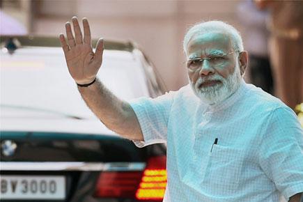 Narendra Modi arrives in Lucknow on a two-day visit