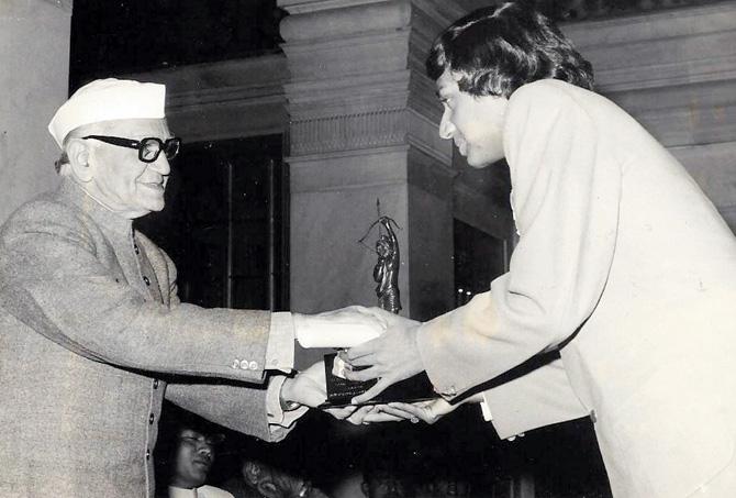Niraj Bajaj receiving the Arjuna Award in 1974
