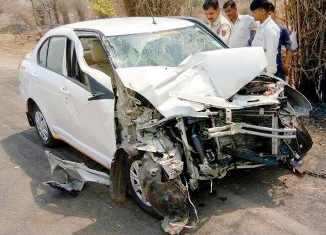 The Ola cab post the accident on Mumbai-Pune Expressway