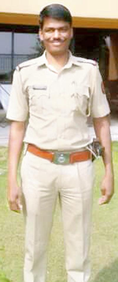 PSI Pradeep Deokar rescued the first victims, an elderly woman, within seven minutes