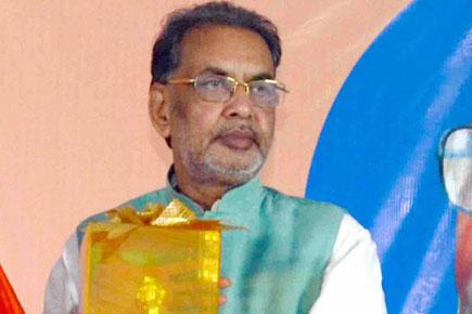 Eggs thrown at Agriculture Minister Radha Mohan Singh in Odisha