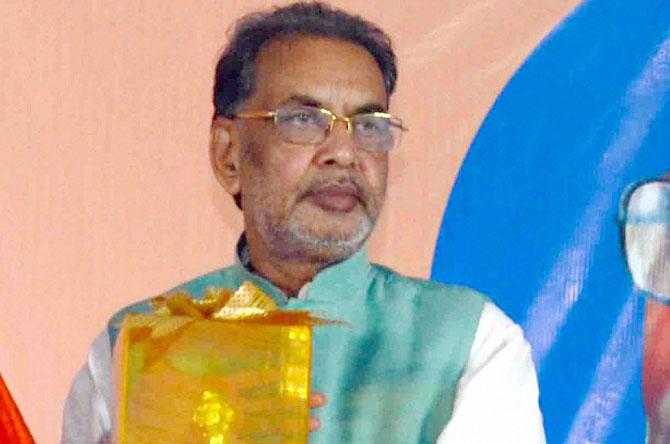 Eggs thrown at Union Agriculture Minister Radha Mohan Singh in Odisha