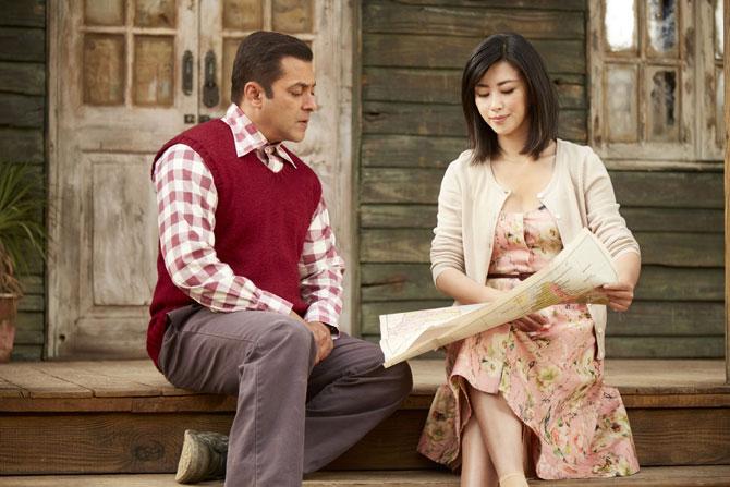 Salman Khan turns Hindi Teacher for Zhu Zhu