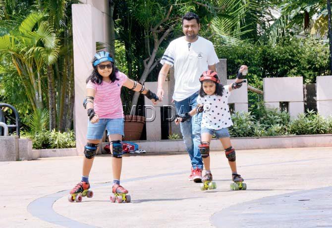 Sanjay Sharma with his daughters Aayushi (left) and Shriya, both of whom enjoy skating. Pic/Satej Shinde