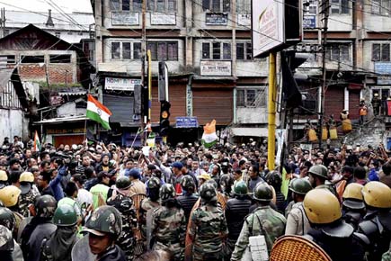 Massive rallies, sporadic violence in Darjeeling hills, Dooars strike partial