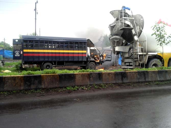 Farmers clash with police on Thane-Badlapur highway, injuries reported