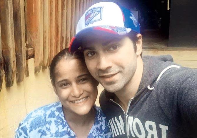 Varun Dhawan with the teenage fan