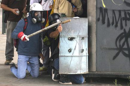 Violence engulfs Venezuelan capital, teenage protester dies