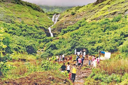 Stop the flow of alcohol at Bhivpuri waterfall, say Umroli, Ashane farmers