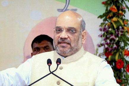 Amit Shah calls Mahatma Gandhi 'chatur baniya', Congress demands apology