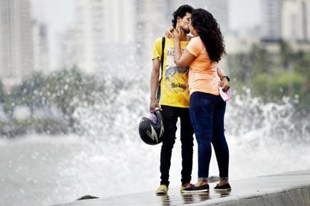It's raining PDA! Mumbai couple spotted kissing at Marine Drive