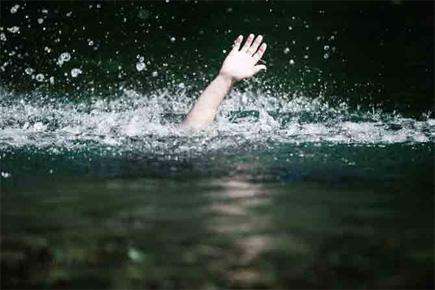 Man, son drown as car falls in pond in Nashik
