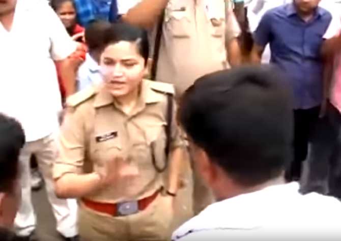 Screen grab of Uttar Pradesh police woman officer Shrestha Thakur standing up to bullying BJP workers