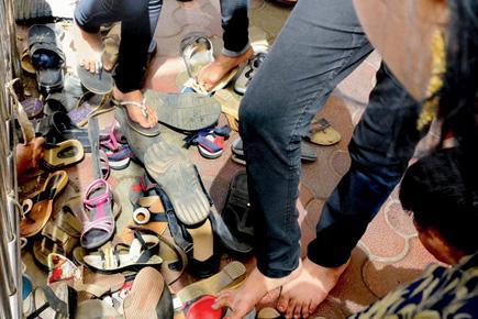Mumbai: Mahalaxmi residents spar with devotees over footwear