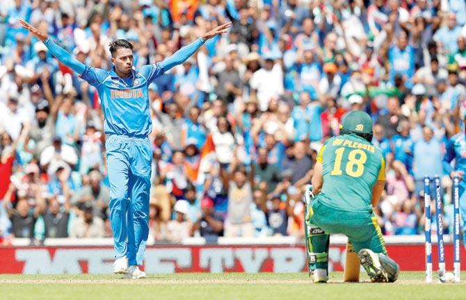 India’s Hardik Pandya celebrates the wicket of South Africa’s Faf du Plessis during their Champions Trophy match on Sunday. Pic/AP/PTI