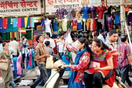 Ulhasnagar municipal boss seizes cell-phones of hawkers for a unique reason