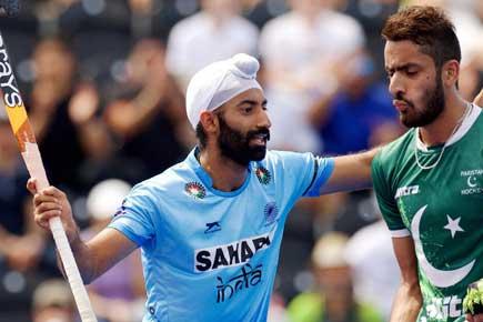 India hockey team wears black arm bands to condole attacks on army