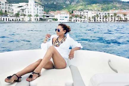 Travel diaries! Stylist Kavita Lakhani shows off her tanned long legs