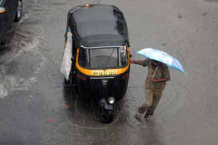 Mumbai rains: Showers continue to lash city, Harbour Line services affected