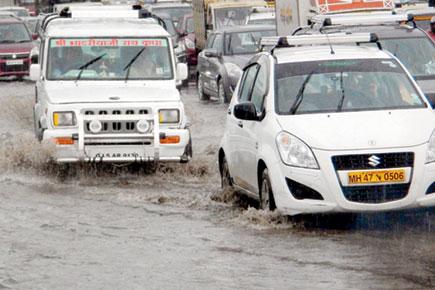 Mumbai: Rain continues to pound, roads, harbour lines severely affected