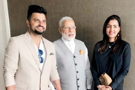 Photo: Cricketer Suresh Raina's golden moment with his wife and Narendra Mod