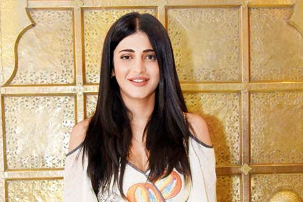 Shruti Haasan gets a lip job? Actress shuts up trolls with a pout