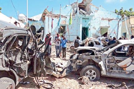 Al-Shabaab kills 10 with car bomb in Mogadishu