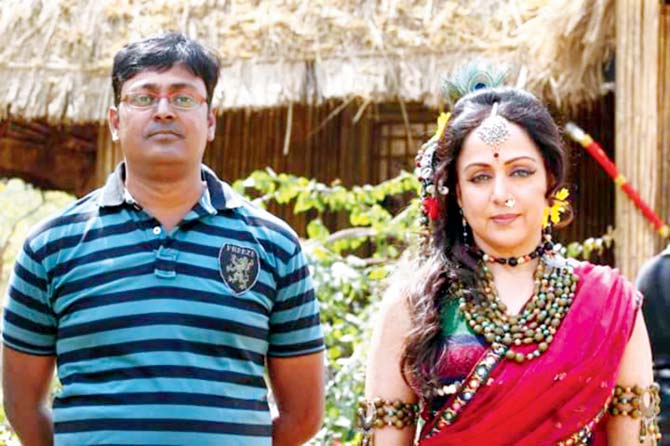 Manasawi Jhunjhunwala on the set of Mahabharat Aur Barbareek (2013), which starred Hema Malini