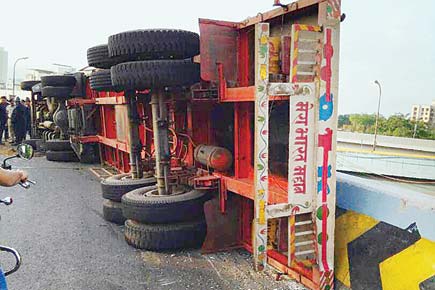 Thane accident: Driver escapes near-fatal crash after container topples