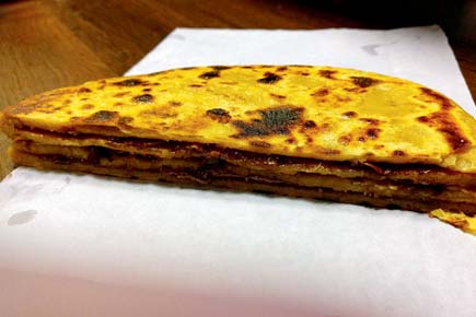 Enjoy tasty and pocket-friendly parathas at Bandra's Oye Kiddan!