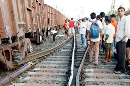 Western Railway trains delayed by derailment in Mumbai