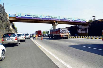 MLC writes to Maharashtra CM over spurt in accidents on Mumbai-Pune Expressway