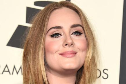 Adele halts performance after fan suffers heart attack