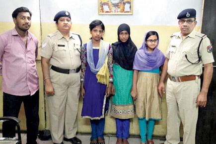 Kalyan RPF reunites runaway girls with families