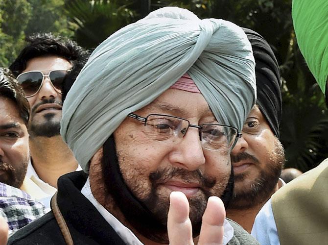 Amarinder Singh sworn-in as Punjab CM, 9 ministers inducted 