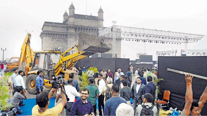As organiser Procam International had not cleared the previous event’s dues, BMC demolished a stage that the company created for the motorboat race to be held from March 3-5 (FILE PIC)