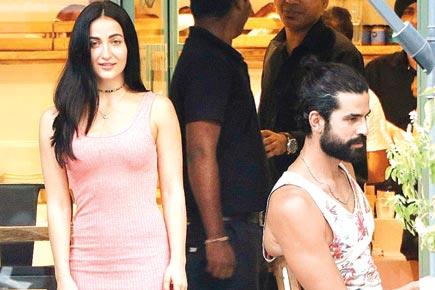 Pretty in Pink! Elli AvrRam grabs a bite at Bandra eatery with friends