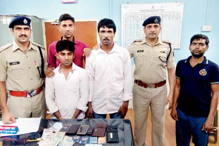 Duo held for conning commuters as TTEs in Mumbai