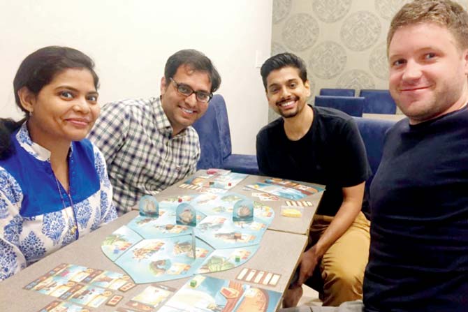 A Mumbai Boardgamers meet at Tea Room