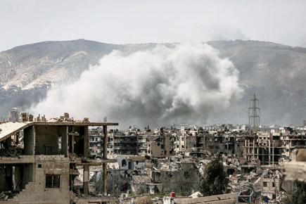 Syrian warplanes pound rebel-held Damascus