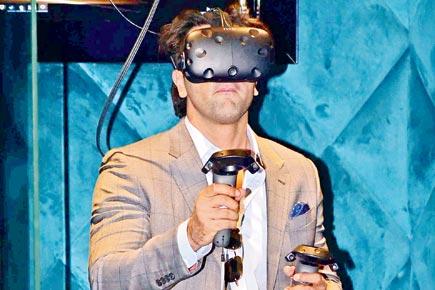 Ranbir Kapoor experiences virtual reality at the launch of VR lounge