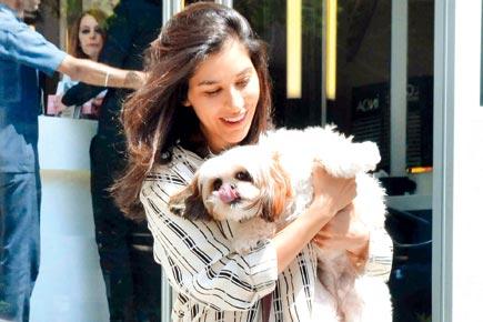 Sophie Choudry's pet dog steals the limelight from her in this oh-so-cute frame!